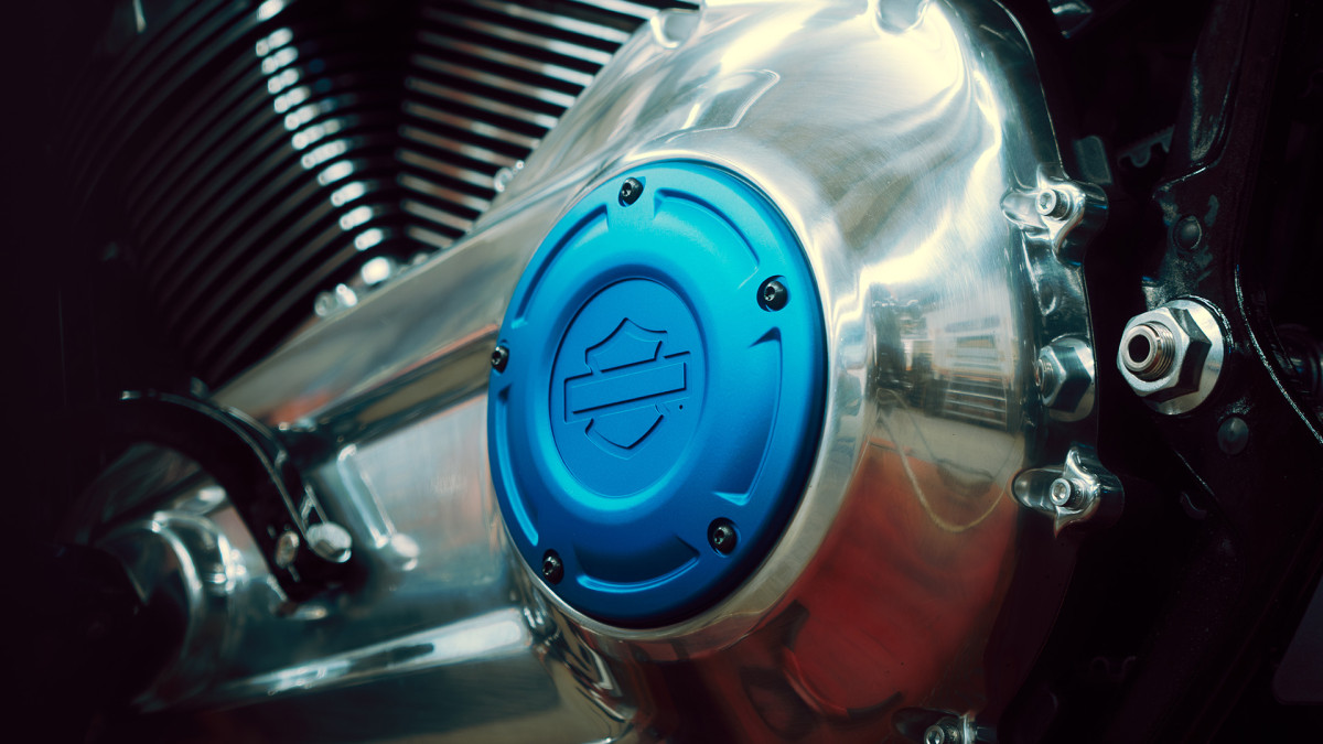 Redline collection accessories in Harley-Davidson anodized blue- close up 1