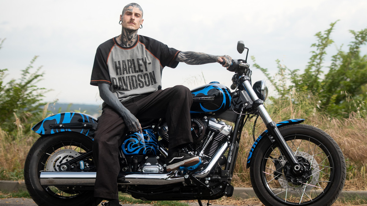 The custom 2026 Street Bob, final reveal- bike and Eskyas